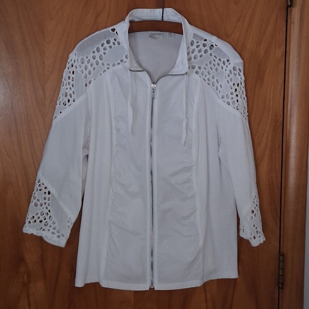 Chico's Zenergy White Eyelet Trim Full-Zip Jacket Mock Neck Cardigan Size 2 / L